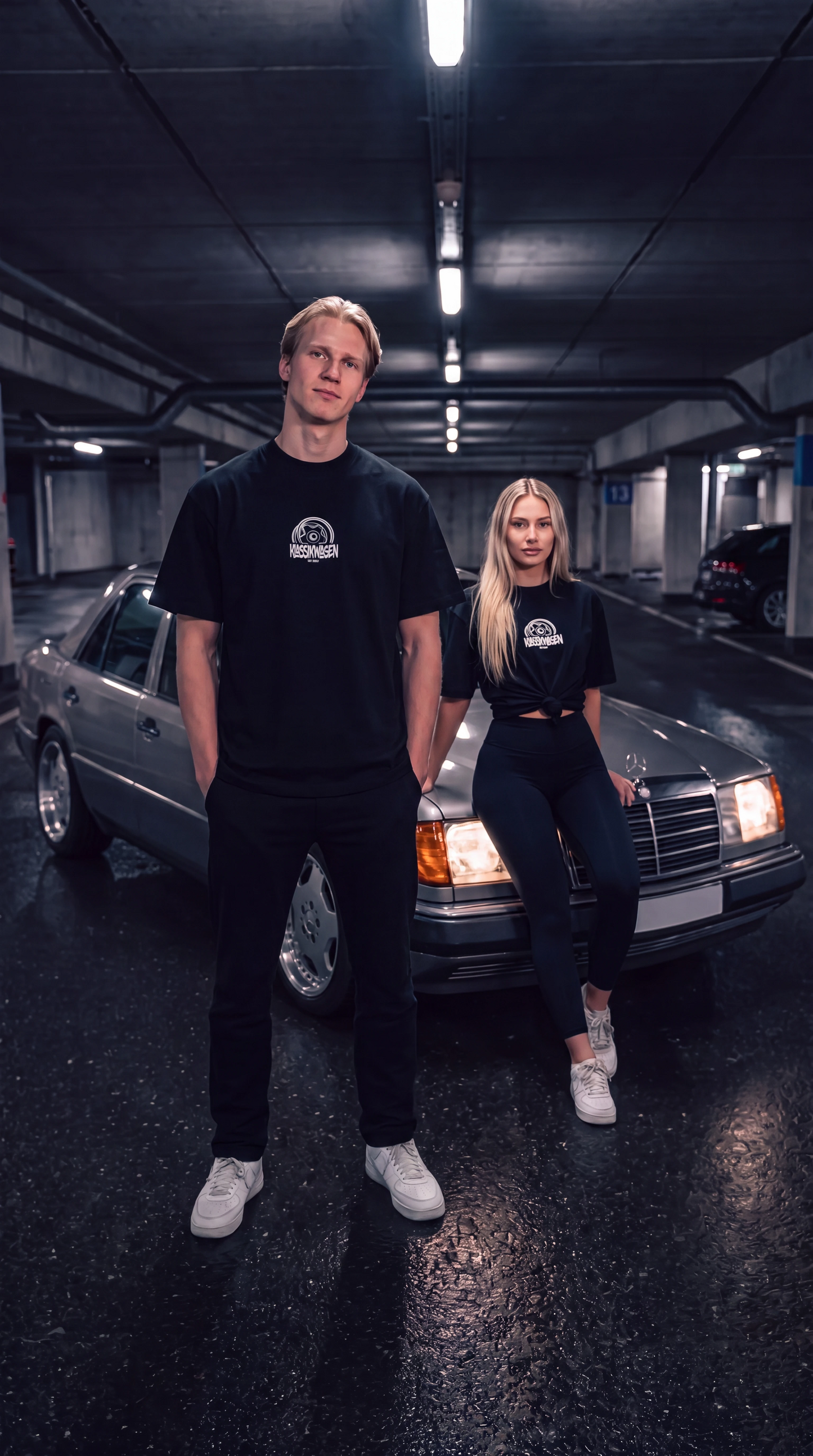KLASSIKWAGEN W124 MADE IN GERMANY - Oversized T-Shirt